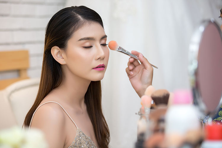 Rahasia Make Up Tahan Lama dari Pagi hingga Malam